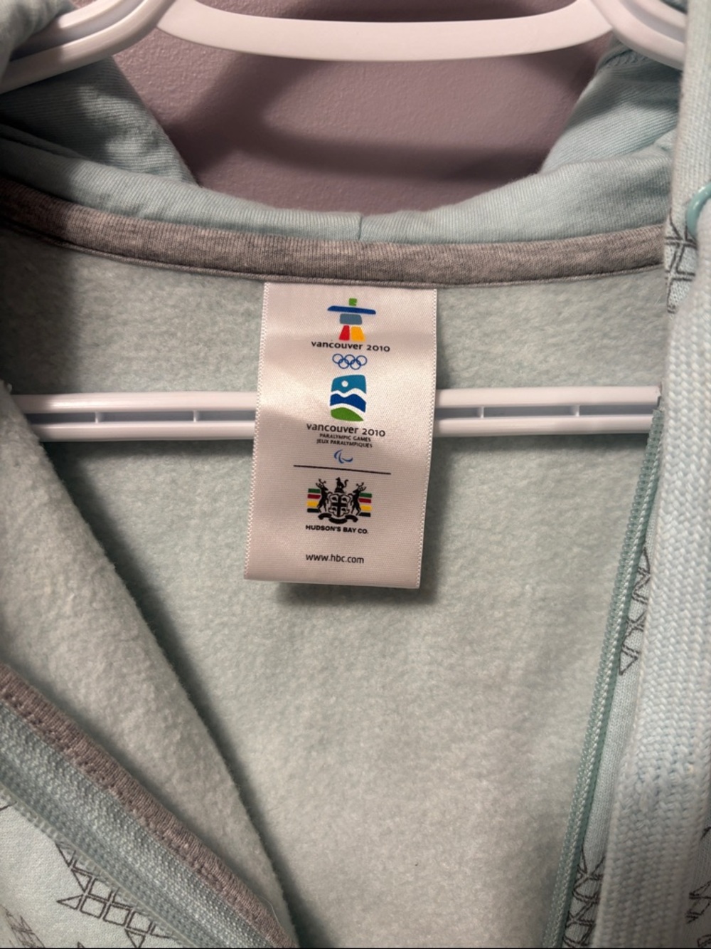 Hudson’s Bay Company Vintage 2010 Vancouver Olympics Maple Leaf Zip Up hoodie - Picture 3 of 7